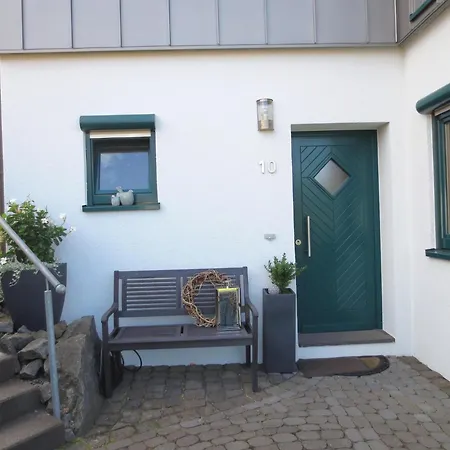 Vulkaneifel Garden Retreat, Cleaning Included Apartment