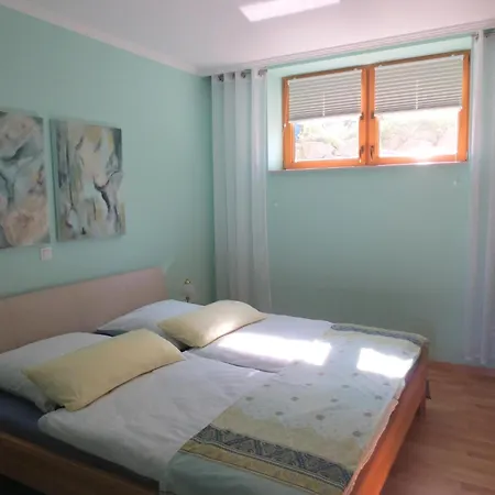 Vulkaneifel Garden Retreat, Cleaning Included Apartment Daun