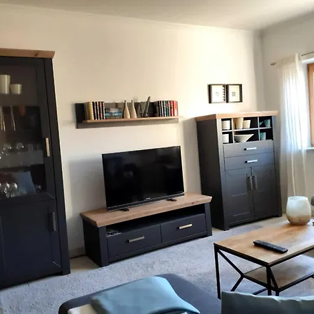 Vulkaneifel Garden Retreat, Cleaning Included Apartment Daun