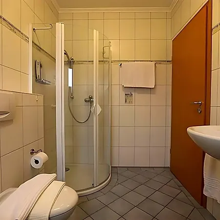 Vulkaneifel Garden Retreat, Cleaning Included דירה