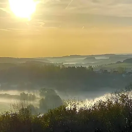 Vulkaneifel Garden Retreat, Cleaning Included דירה