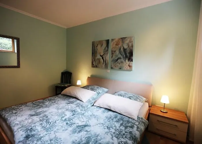 Vulkaneifel Garden Retreat, Cleaning Included Daun