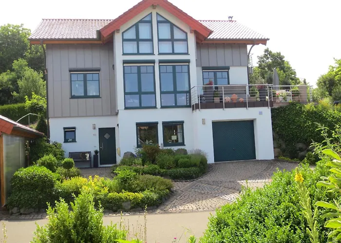 Vulkaneifel Garden Retreat, Cleaning Included Apartment Daun