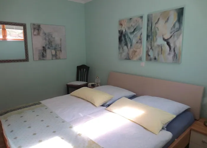 Vulkaneifel Garden Retreat, Cleaning Included Apartment Daun