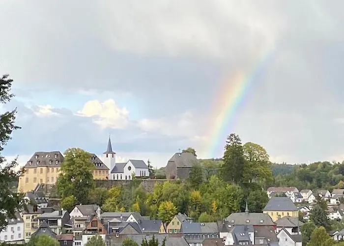 Vulkaneifel Garden Retreat, Cleaning Included Apartment *