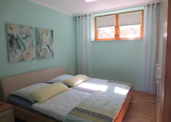 Vulkaneifel Garden Retreat, Cleaning Included Apartment Daun